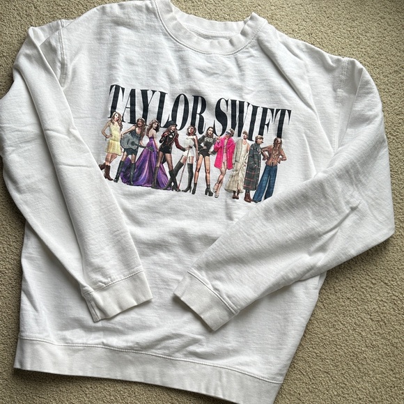 Taylor Swift Merch - Picture 2 of 4